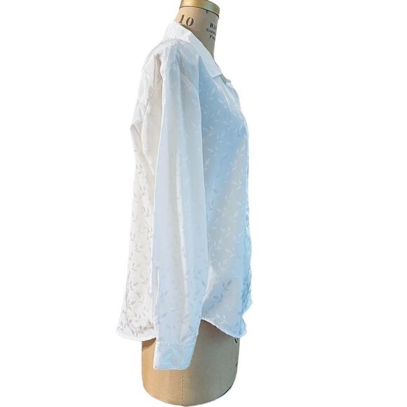 Vintage White Self Patterned Blouse - Picture 4 of 11